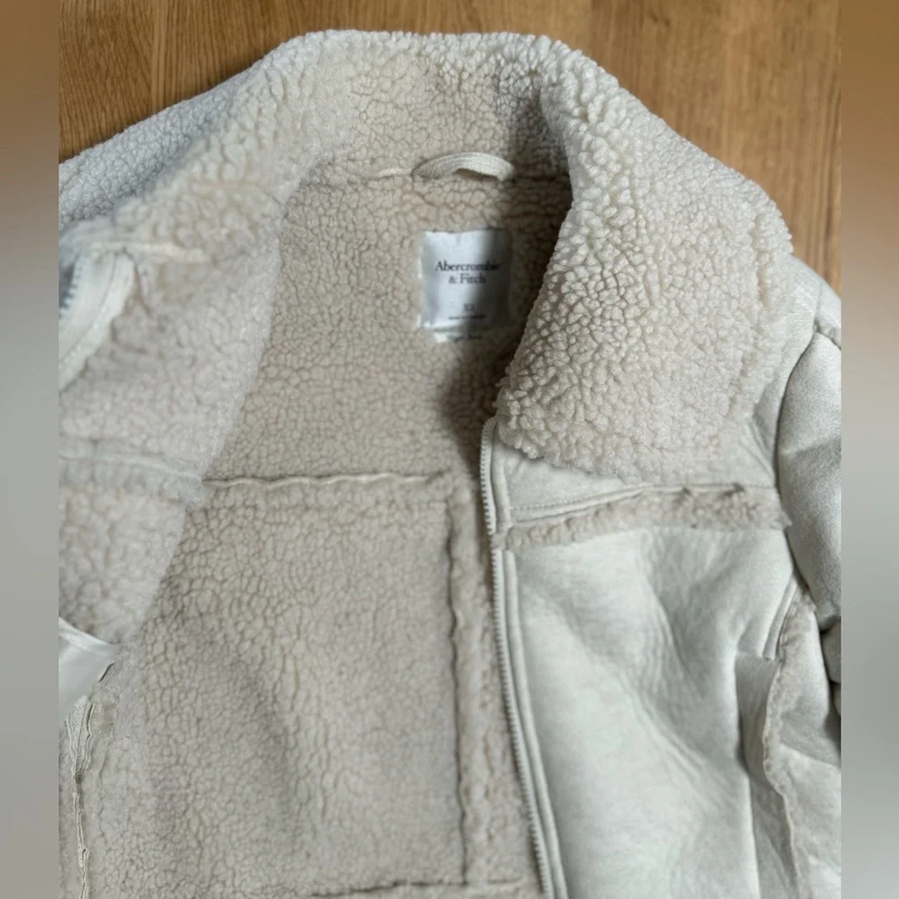 Abercrombie Cropped Suede Jacket – White, Size XS - Picture 5 of 6